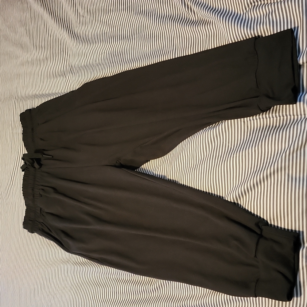 Always black Capri joggers